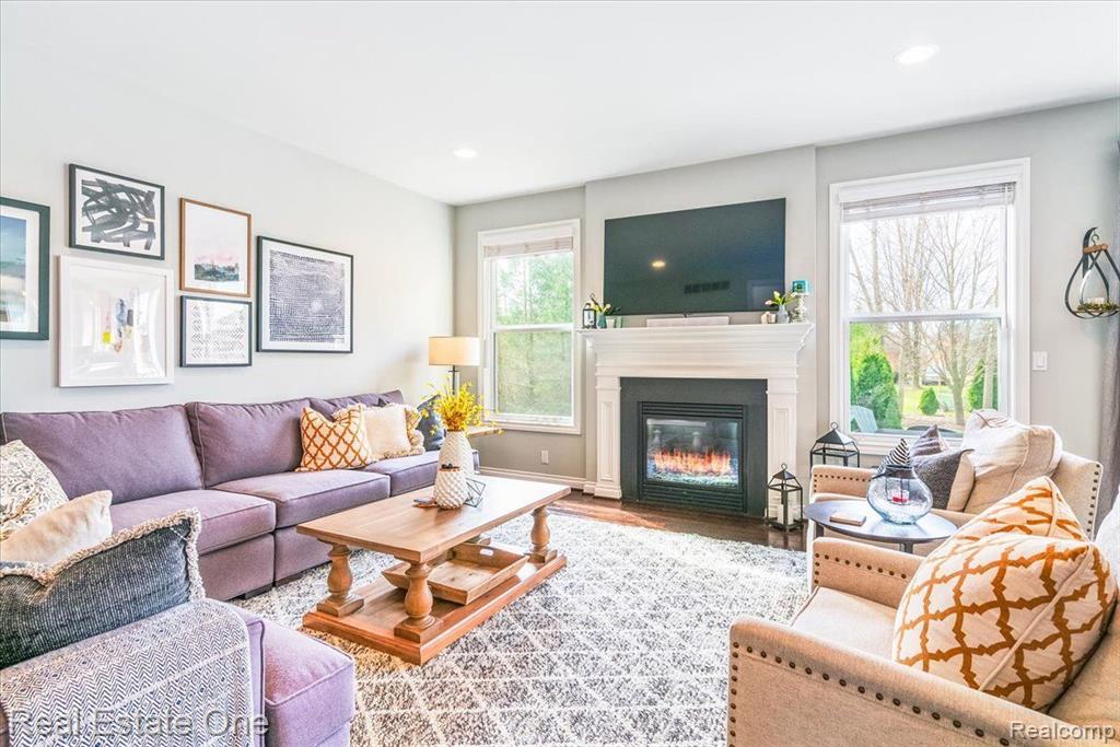 48025 E OXFORD Court, Canton, MI 48187 — Photo 41