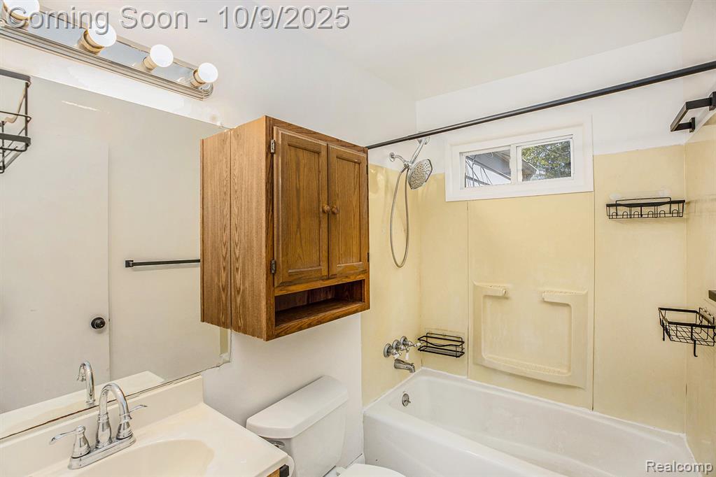 71 E Hudson Avenue, Madison Heights, MI 48071 — Photo 12