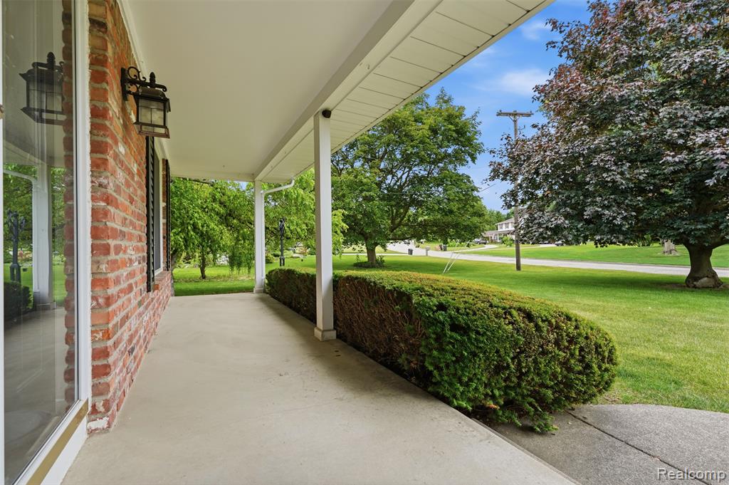 9277 Burning Tree Drive, Grand Blanc, MI 48439 — Photo 3