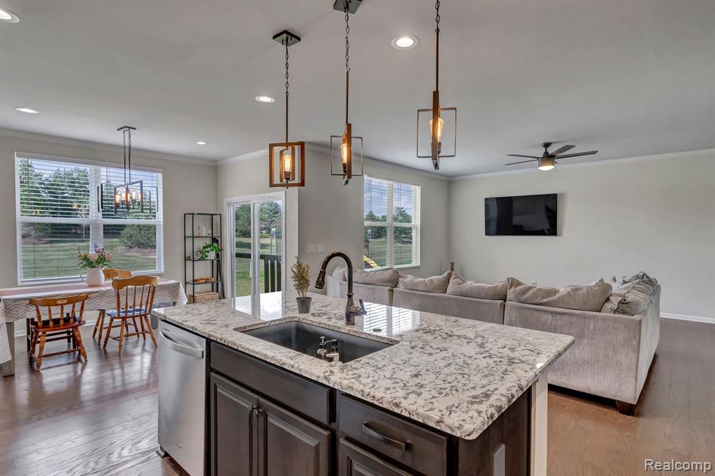 49746 SHORELINE Drive, Canton, MI 48187 — Photo 7