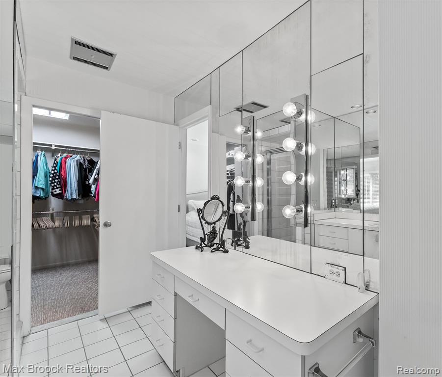 5725 Ridgewood Road, West Bloomfield, MI — Photo 25