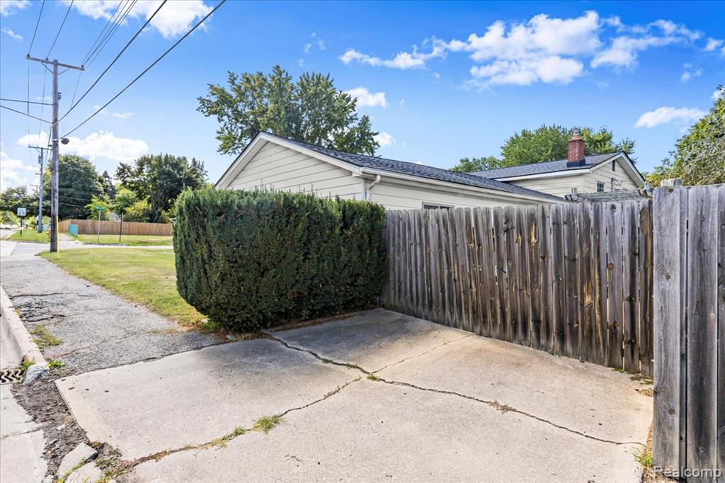 5516 Cleary Drive, Waterford, MI 48329 — Photo 31