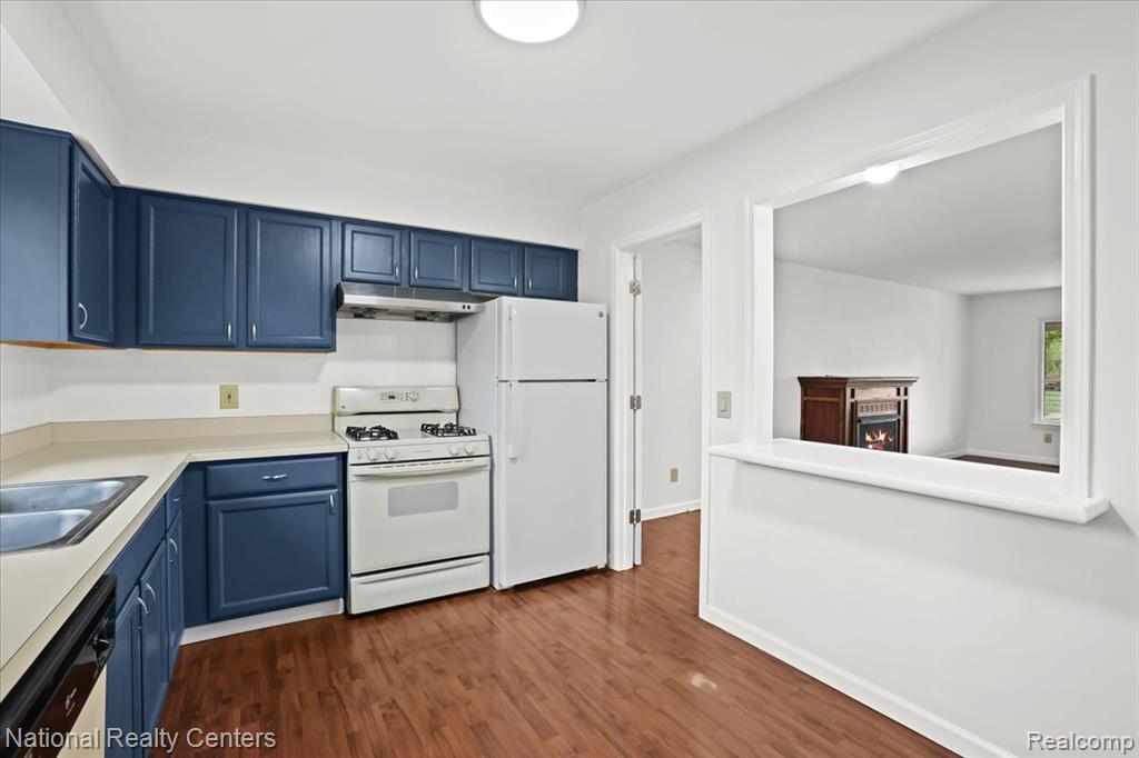 445 Fox Hills Drive N, 81, Bloomfield, MI 48304 — Photo 7