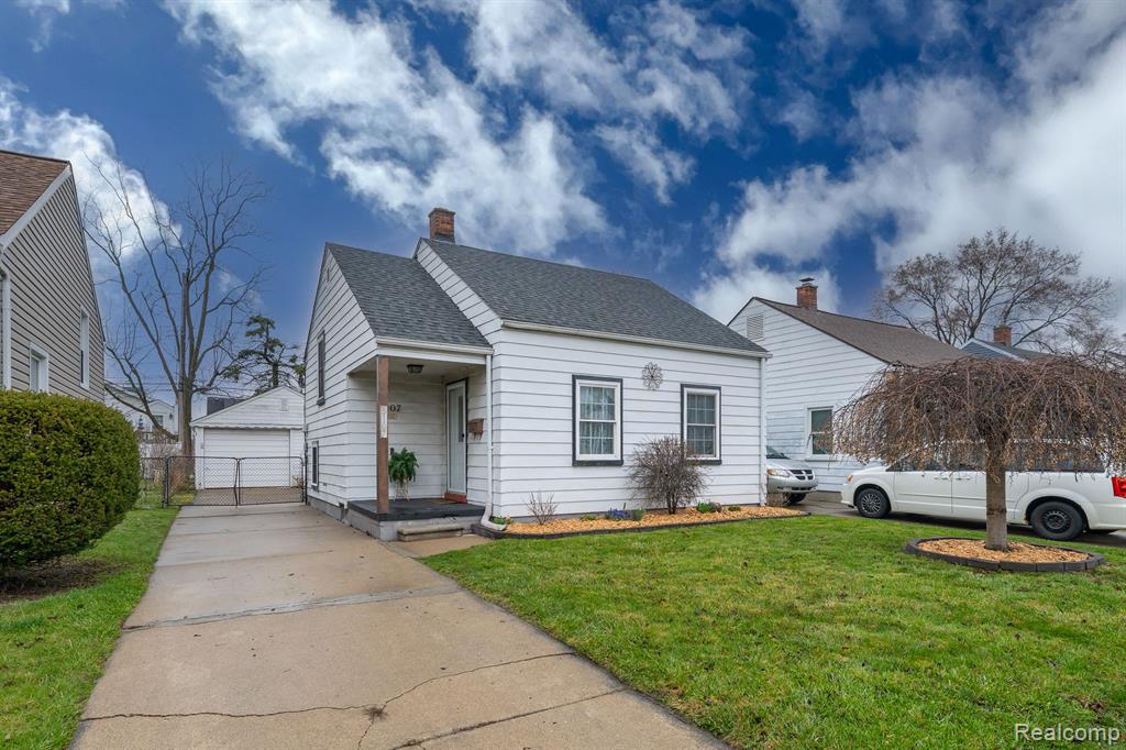 8107 Kaltz, Center Line, MI 48015 — Photo 2