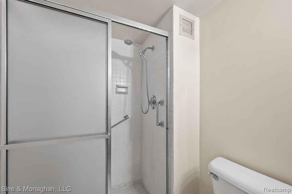 600 W BROWN Street, 102, Birmingham, MI 48009 — Photo 32