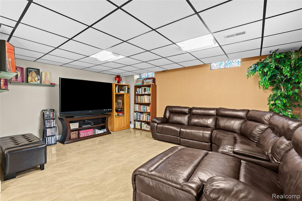 18031 Stonebrook Drive, Northville, MI 48168 — Photo 49