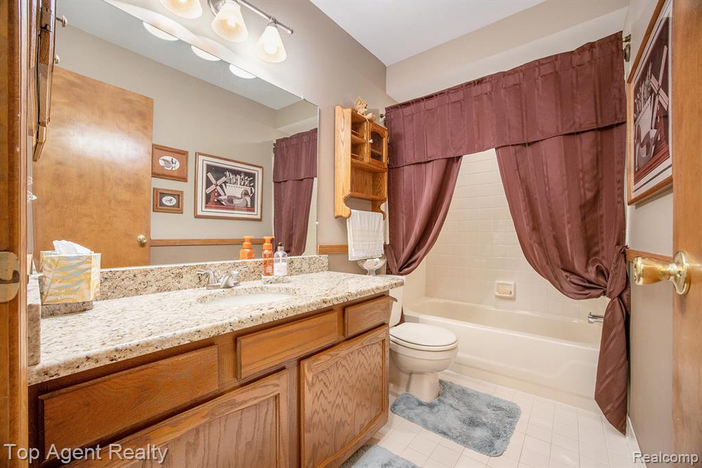 43378 Riverbend Boulevard, Clinton Twp, MI 48038 — Photo 14