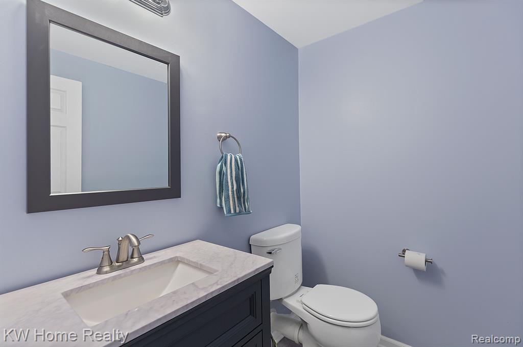 28642 OAKMONTE Circle W, New Hudson, MI 48165 — Photo 25