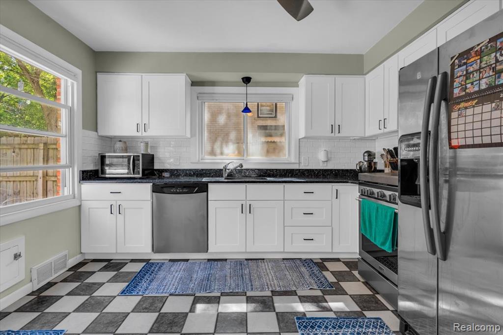 19 Maplefield Road, Pleasant Ridge, MI — Photo 13