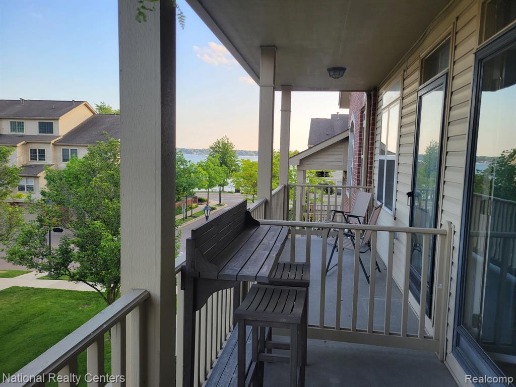 128 Sandy Lane, Walled Lake, MI 48390 — Photo 53