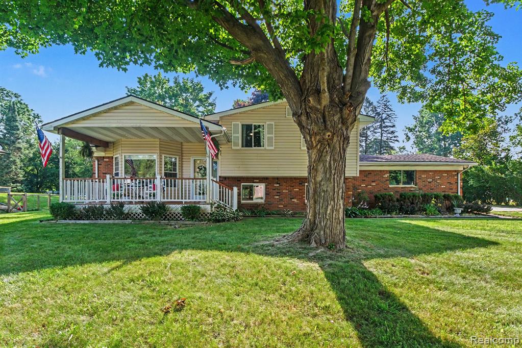 7370 Perry Lake Road, Clarkston, MI 48348 — Photo 2