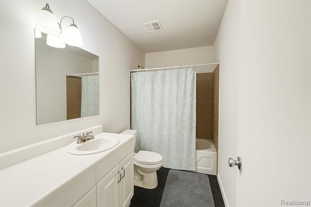 833 Bloomfield Village Boulevard, D, Auburn Hills, MI 48326 — Photo 7