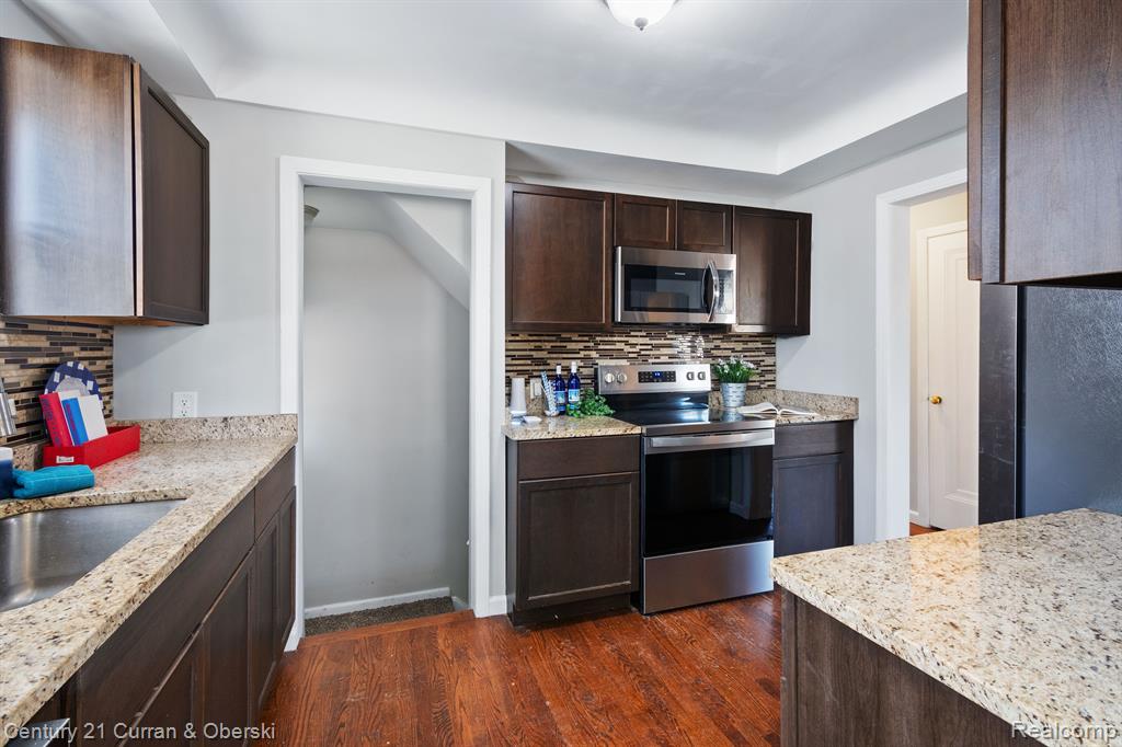 20488 FLEETWOOD Drive, Harper Woods, MI 48225 — Photo 12