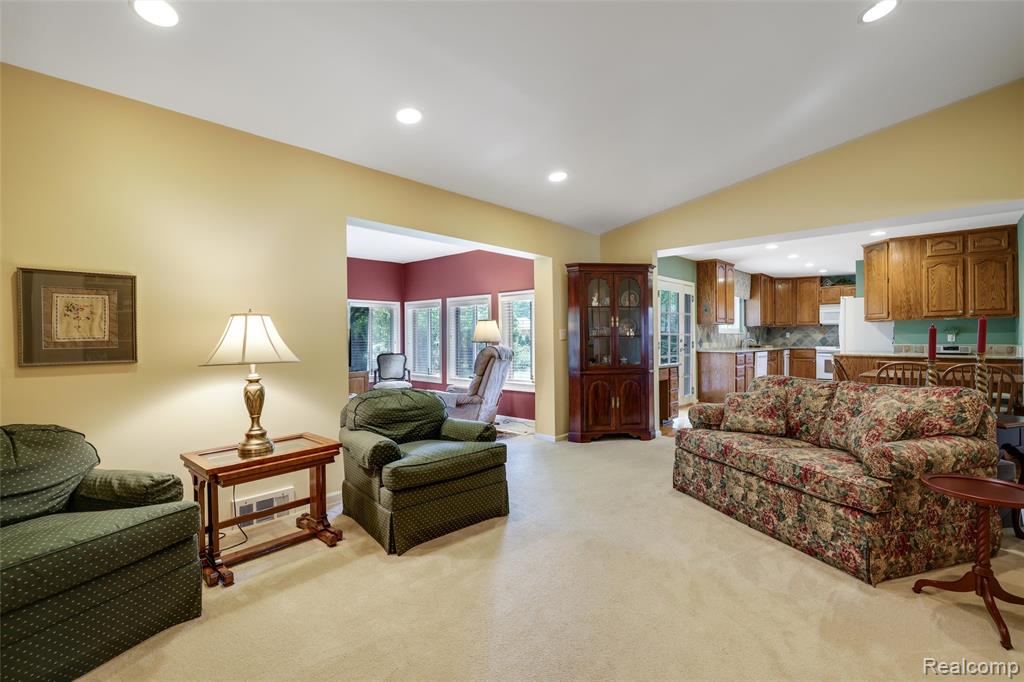 31698 Southview Street, Beverly Hills, MI 48025 — Photo 8