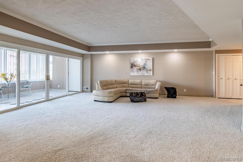 43100 12 OAKS CRESCENT Drive, 4044, Novi, MI 48377 — Photo 8