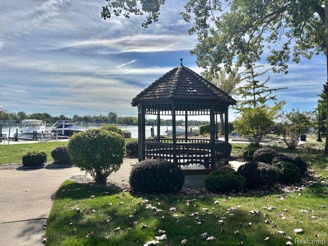 2465 Riverside Drive, 212, Trenton, MI 48183 — Photo 2