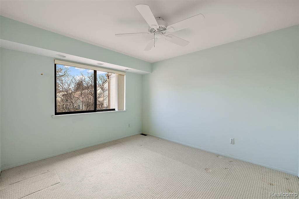 23243 Farmington Road, Farmington, MI 48336 — Photo 26