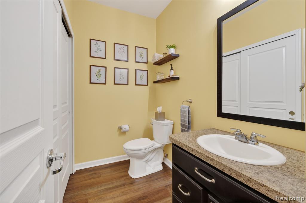 30192 Macintosh Lane, New Hudson, MI 48165 — Photo 16