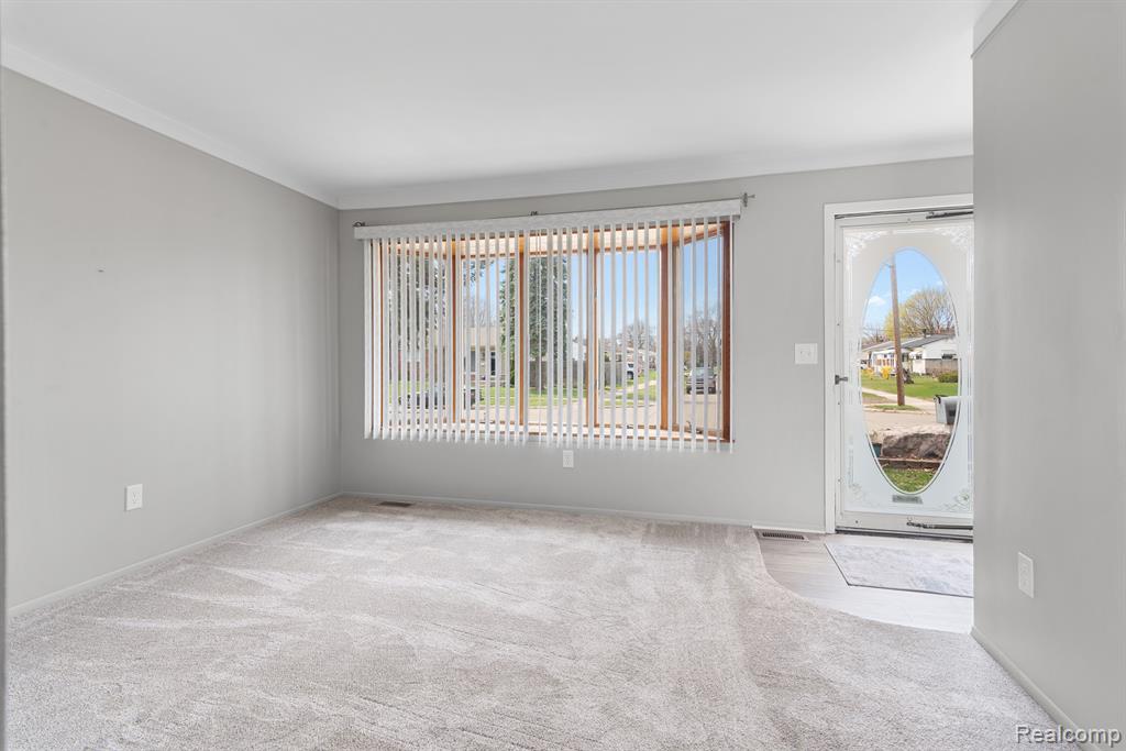 635 HECHT Drive, Madison Heights, MI 48071 — Photo 2