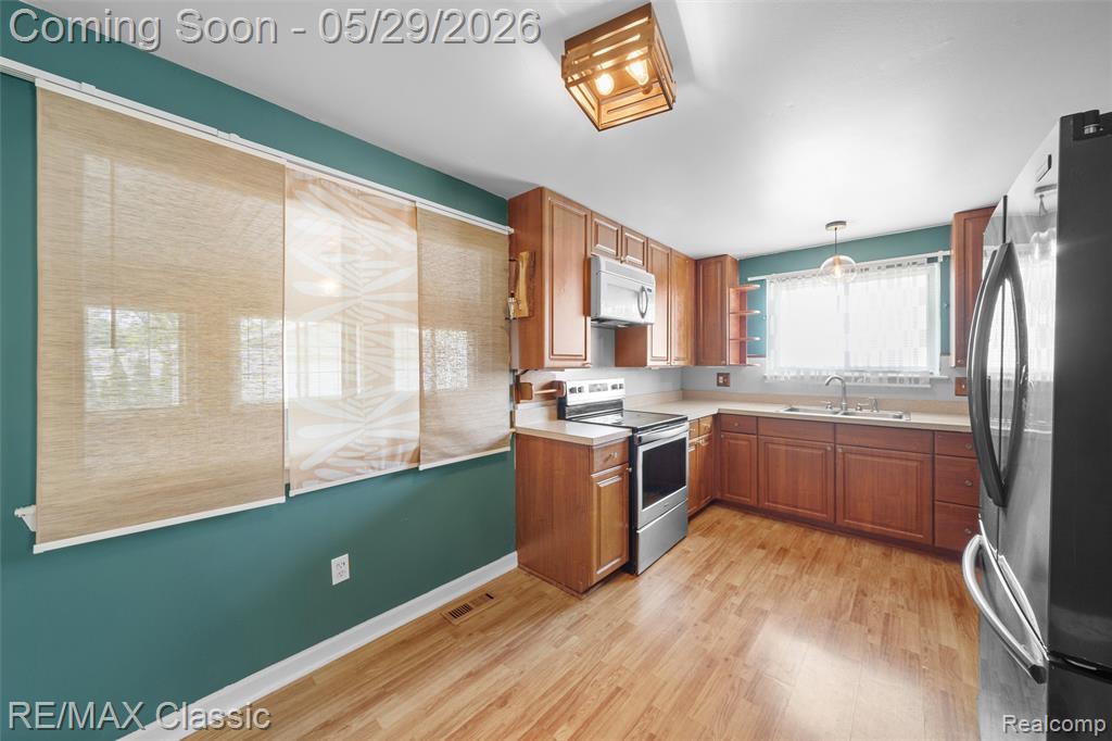 15586 Oakbrook Street, Romulus, MI 48174 — Photo 9
