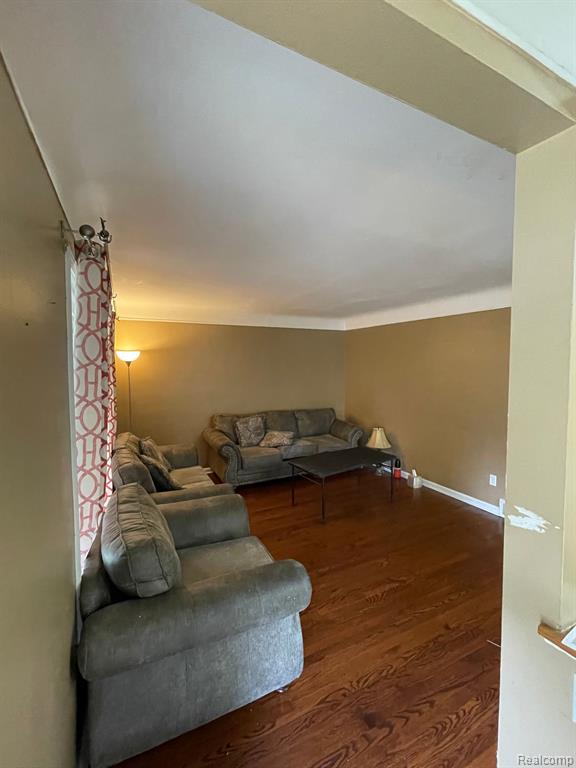 8655 RIVERDALE Street, Dearborn Heights, MI 48127 — Photo 6