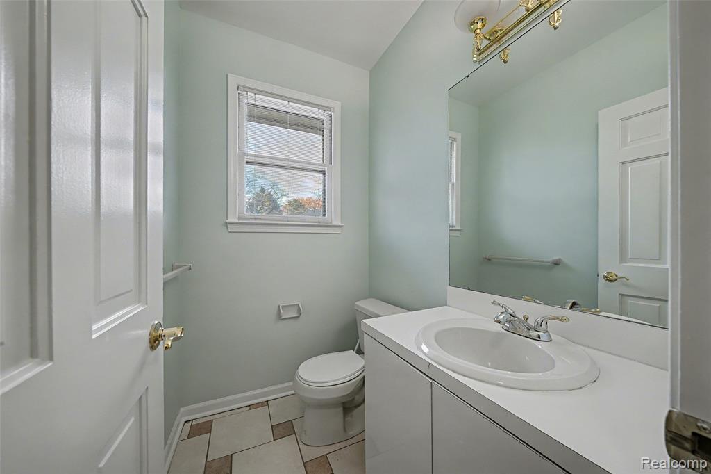 6940 Wing Lake Road, Bloomfield, MI 48301 — Photo 18