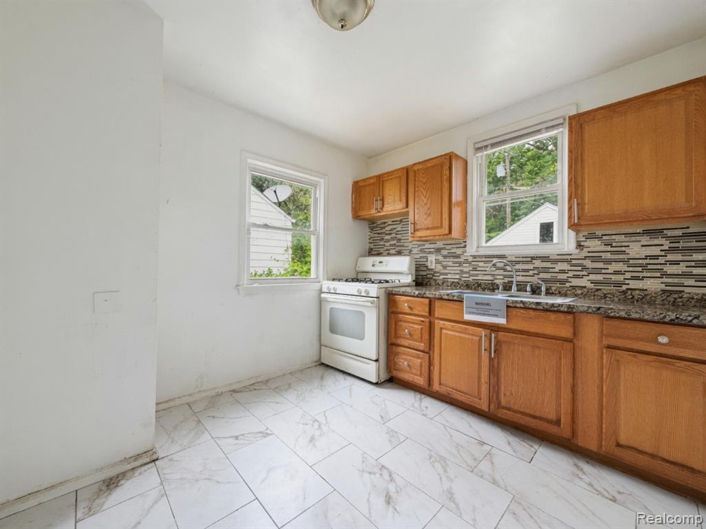 6300 Radnor Street, Detroit, MI 48224 — Photo 8