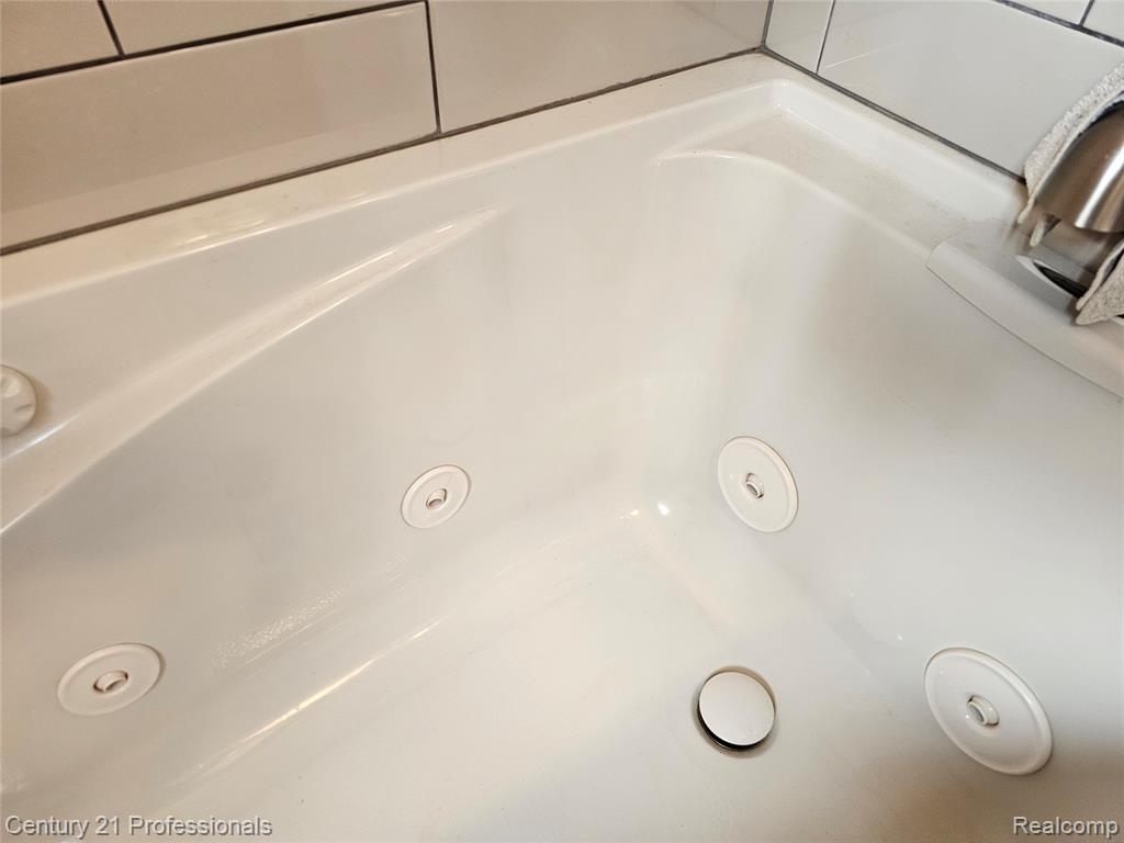 8876 Robindale, Redford, MI 48239 — Photo 11