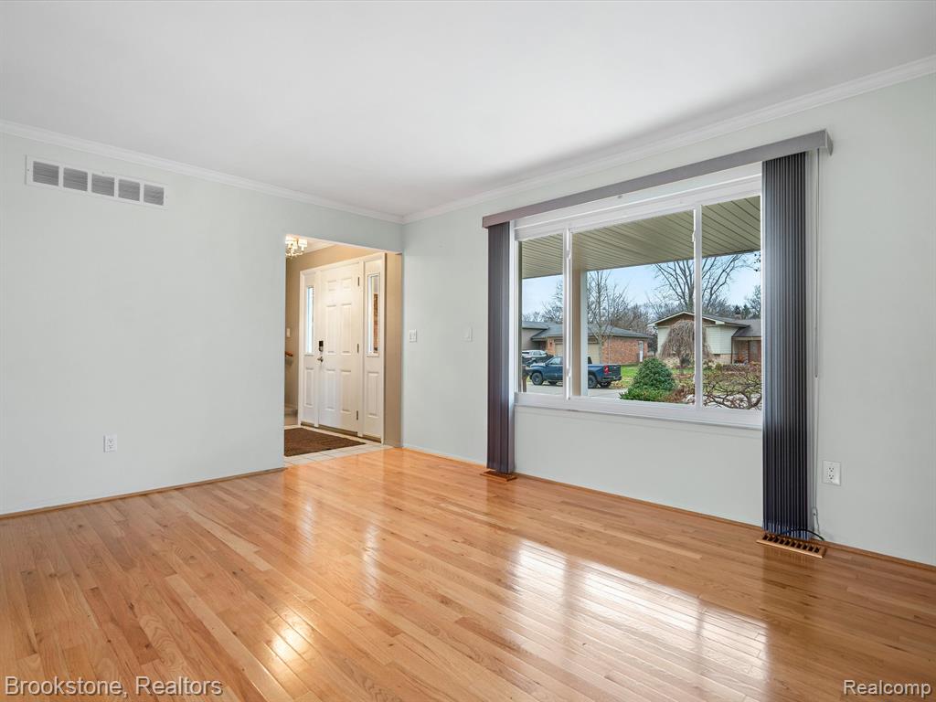 5628 PATTERSON Drive, Troy, MI 48085 — Photo 6