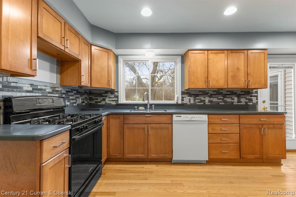 3052 TURNBERRY Lane E, Ann Arbor, MI 48108 — Photo 23