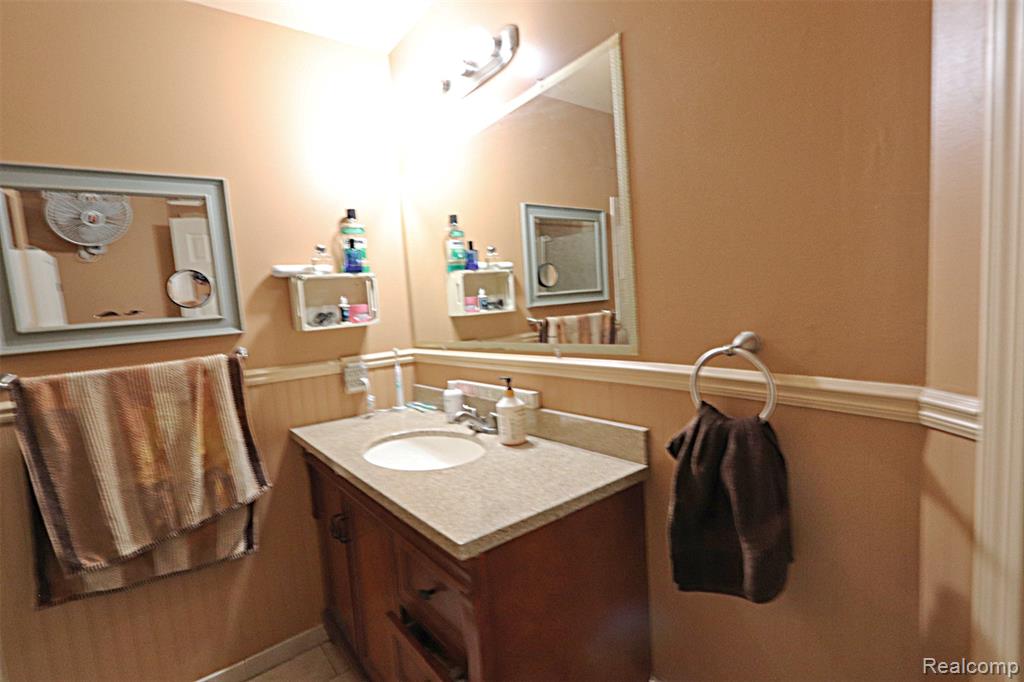 31657 Sibley Road, New Boston, MI 48164 — Photo 10