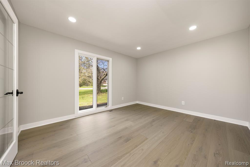 5240 CLARENDON CREST Street, Bloomfield Hills, MI 48302 — Photo 17