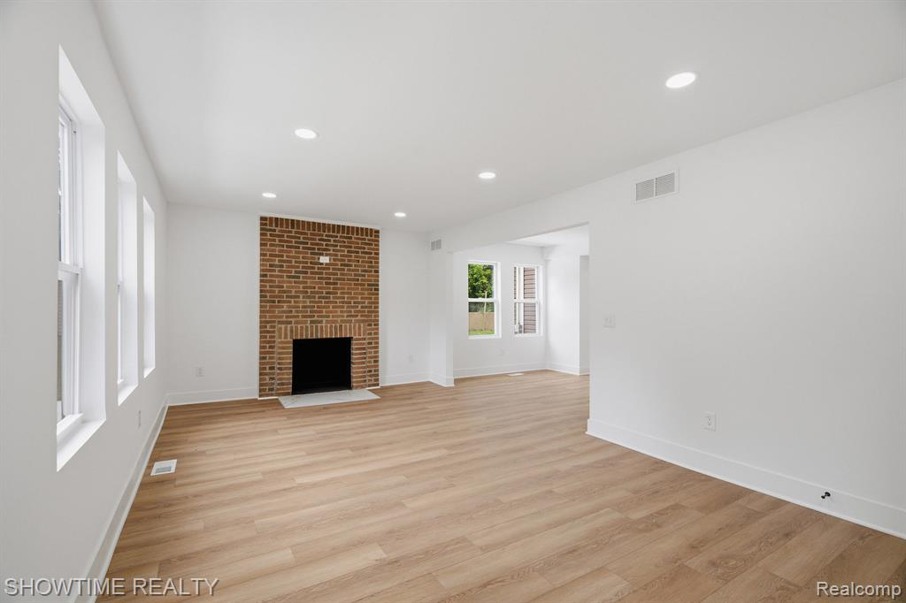 19320 Gaylord, Redford, MI 48240 — Photo 17