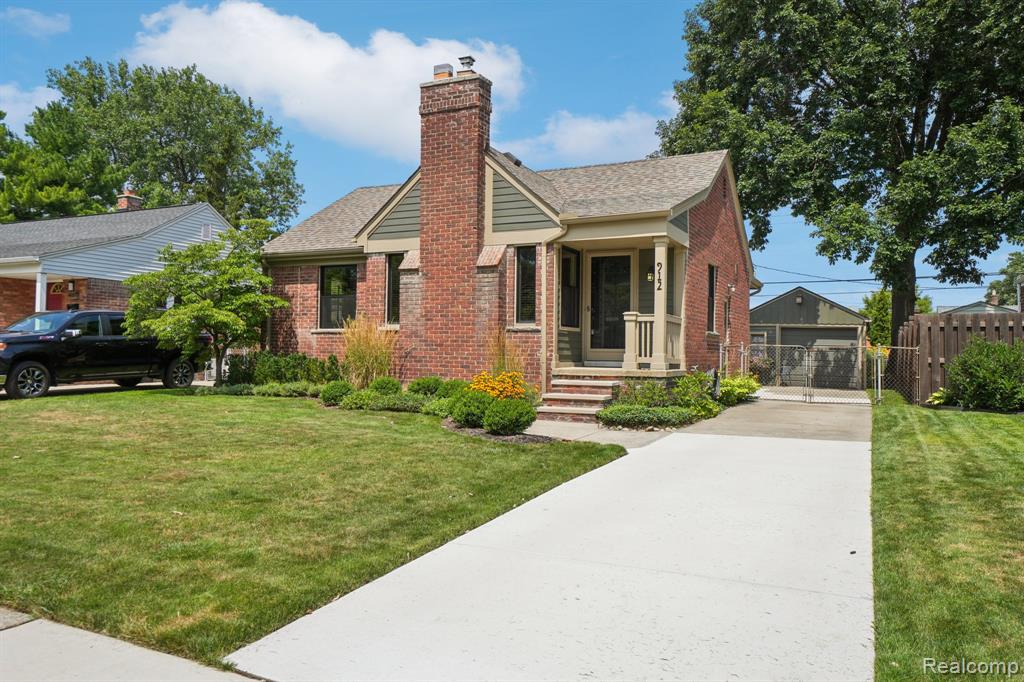 912 Cedar Hill Dr, Royal Oak, MI 48067 — Photo 2