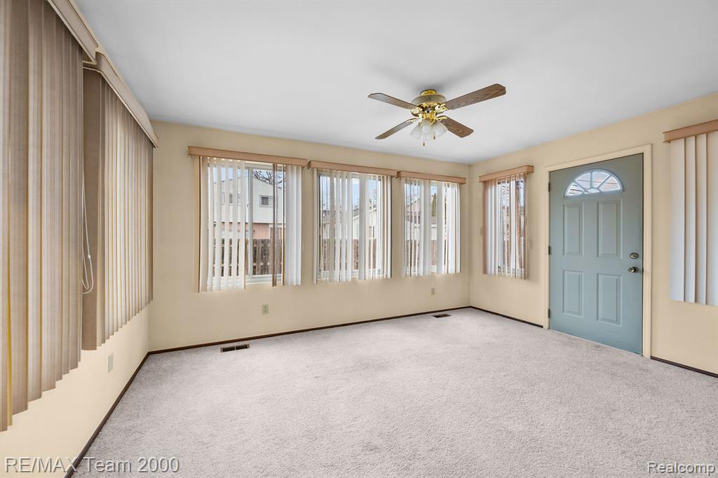 625 CENTRALIA Street, Dearborn Heights, MI 48127 — Photo 23