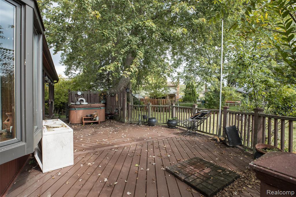 29823 Kingsbridge Drive, Gibraltar, MI — Photo 10