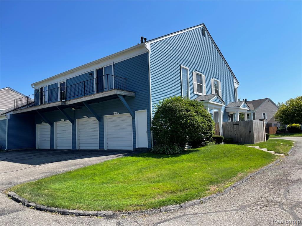 23653 Stonehenge Boulevard, Novi, MI