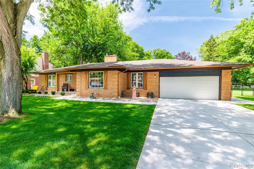 8366 Glengarry Road, Grosse Ile, MI 48138 — Photo 40