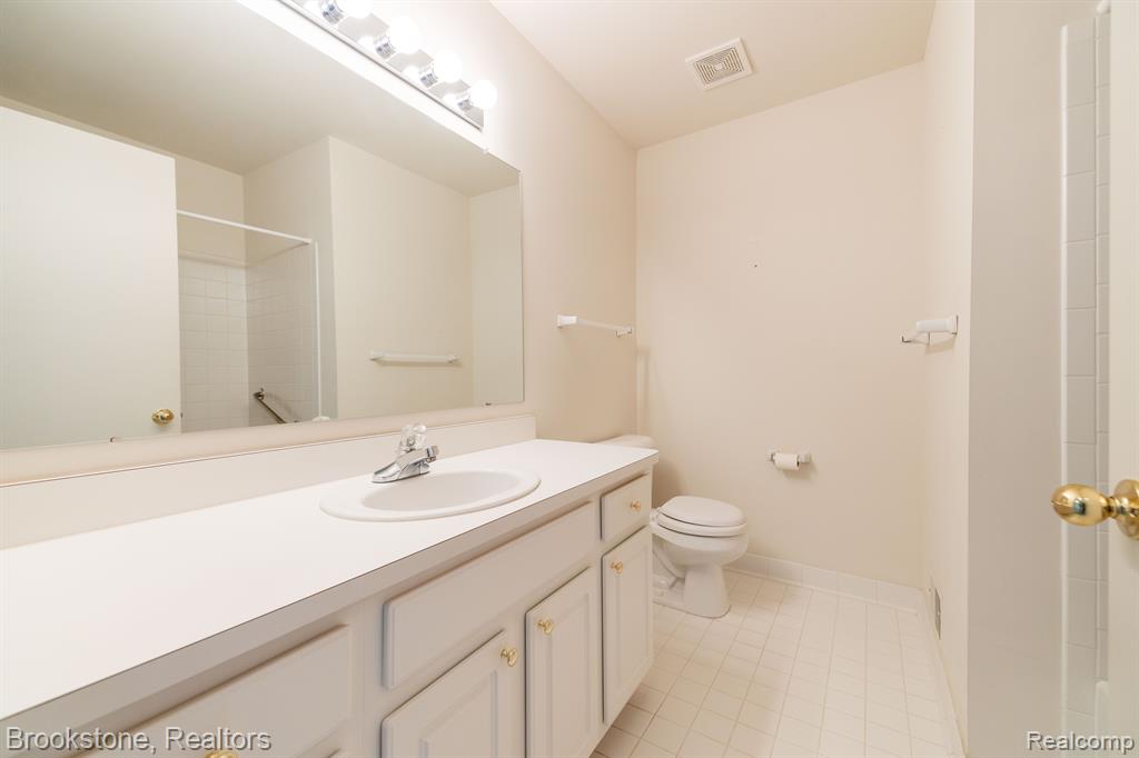 265 SHORE BROOK Lane, Walled Lake, MI 48390 — Photo 21