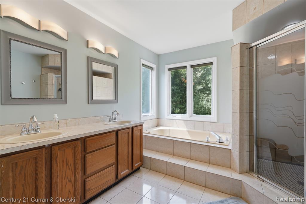 47008 Cider Mill Drive, Novi, MI — Photo 32