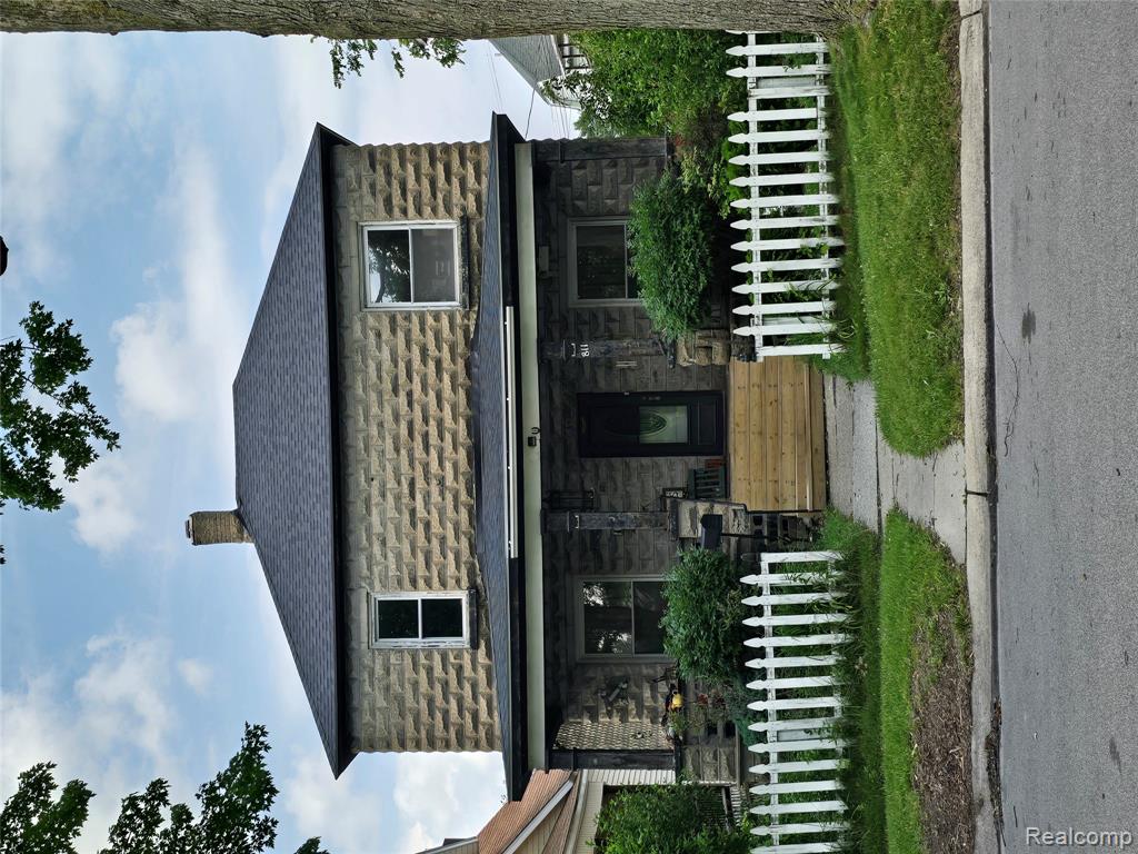 811 Howard Street, Port Huron, MI 48060 — front exterior