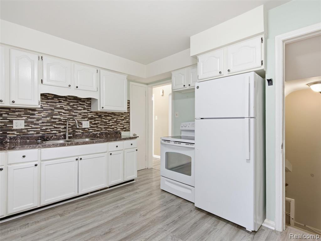 15663 Carlisle Street - Photo 5