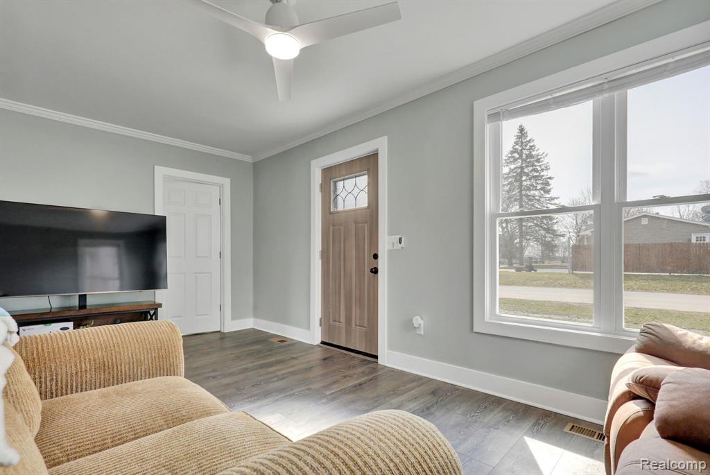 315 E Meier Avenue, Capac, MI 48014 — Photo 5