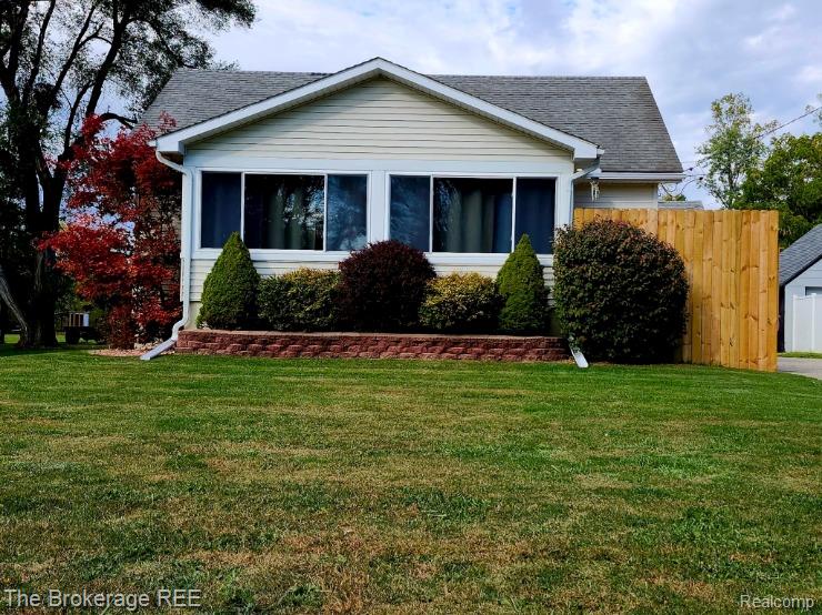 6367 E Pierson Road, Flint, MI 48506 — Photo 2