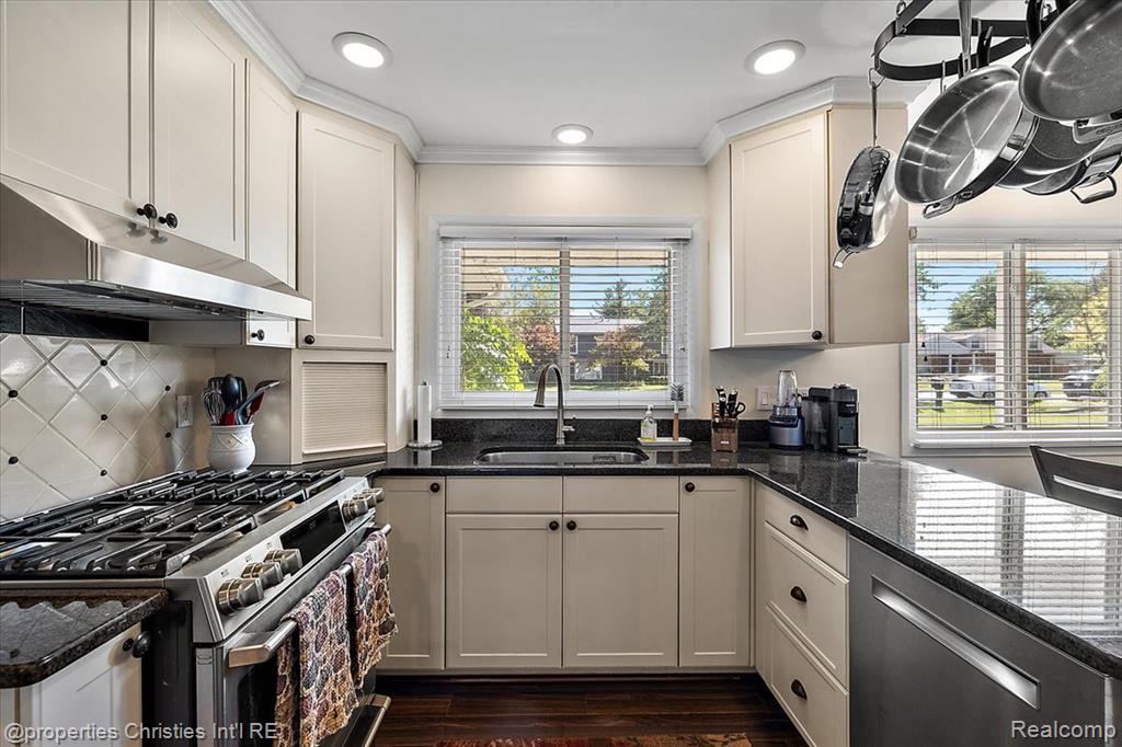 6756 Spruce Drive, Bloomfield Hills, MI 48301 — Photo 12
