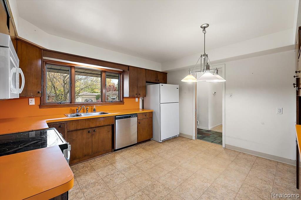 17455 Kinross Avenue, Beverly Hills, MI 48025 — Photo 12