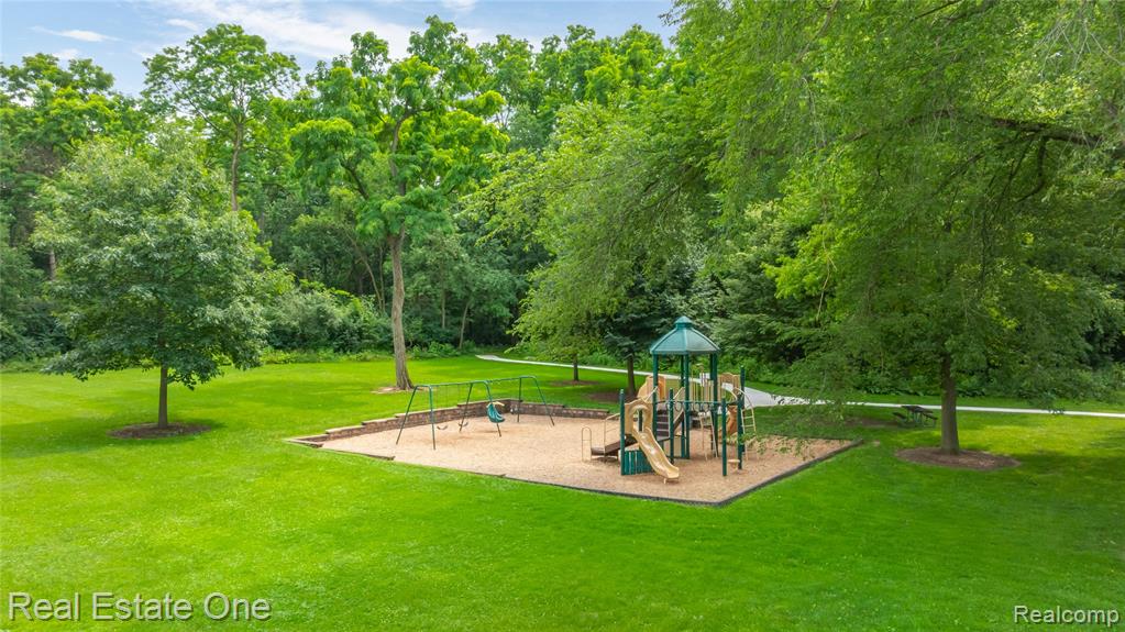 7241 Richardson Road, West Bloomfield, MI 48323 — Photo 43