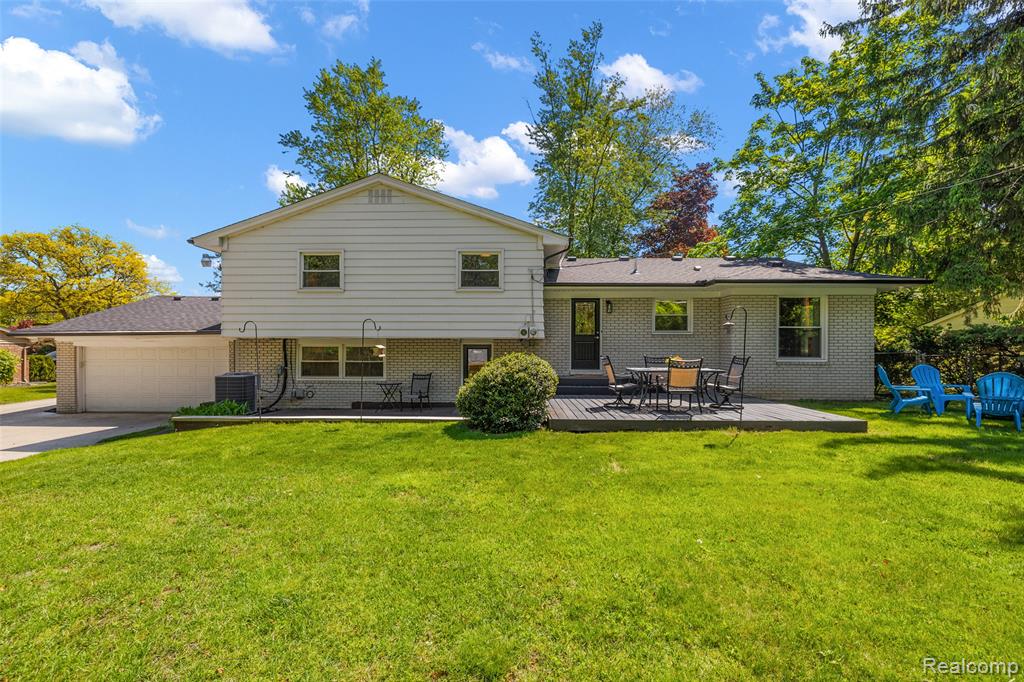 6804 Spruce Drive, Bloomfield Hills, MI 48301 — Photo 24