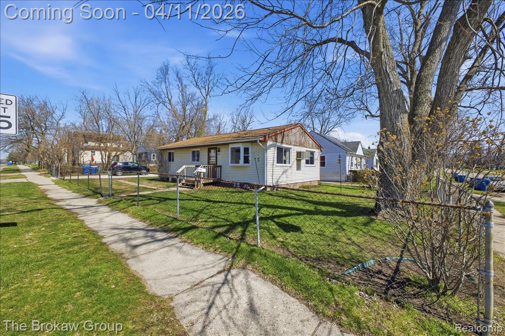 90 N Josephine Avenue, Waterford, MI 48328 — Photo 4