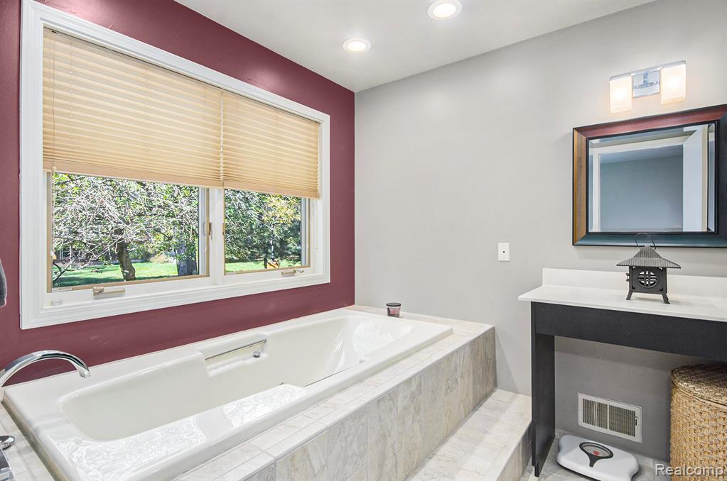 6429 Woodglen Drive, Clarkston, MI — Photo 17